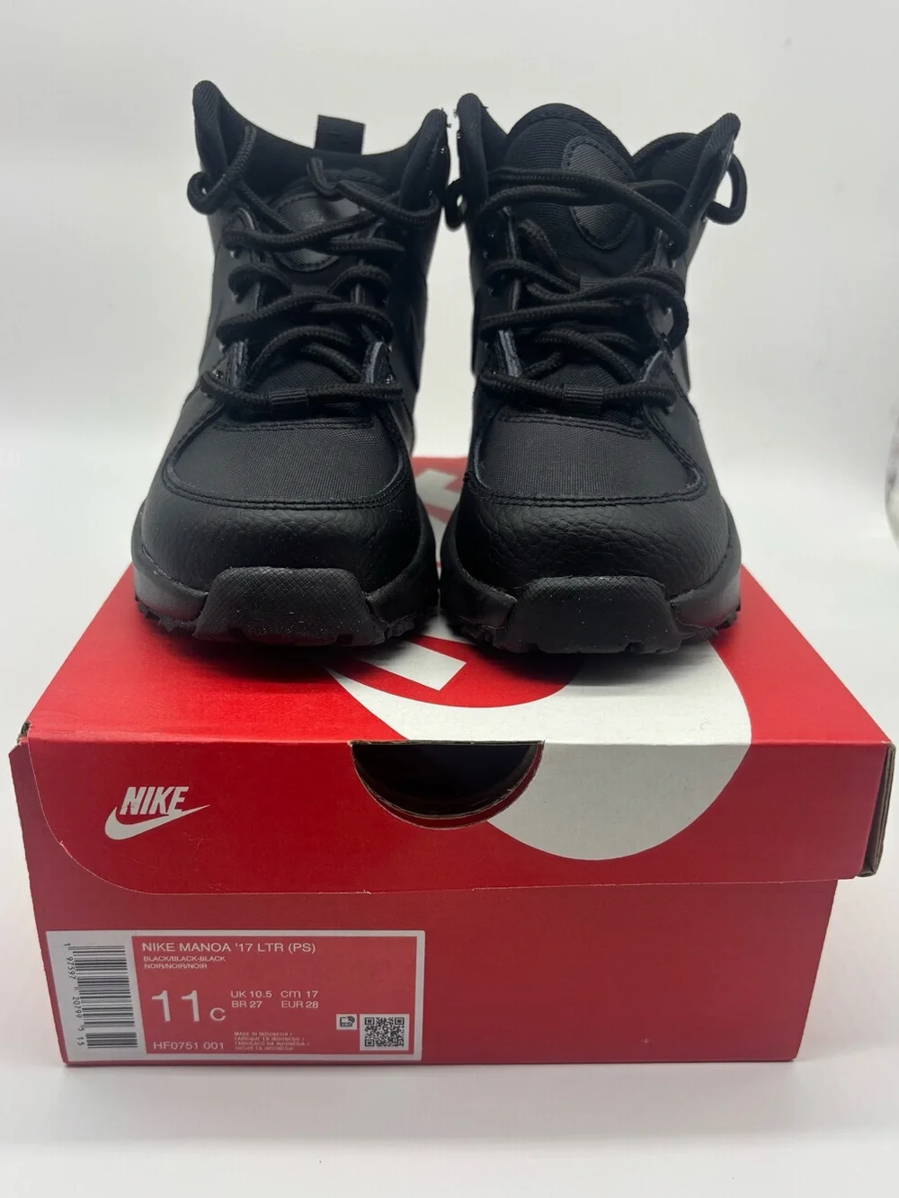 NWT Nike Manoa Kids Black High-Top Boots with Lace-Up Support